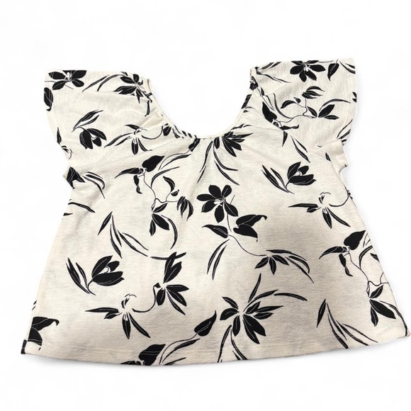 Banana Republic Tops - Banana Republic white blouse with black floral pattern. Size XS . Like New.